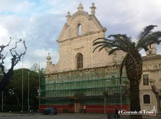 Trani, nuovi finanziamenti cercansi: la sicurezza di San Domenico vale 350mila euro. Intanto, presidio sulla facciata fino a fine anno
