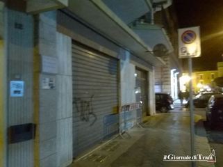 Trani, calcinacci in strada subito dopo il passaggio della marcia dei bambini: è successo ieri in via Badoglio