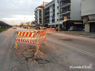 Buche a Trani, le vie Falcone e Borsellino trasformate in un percorso ad ostacoli