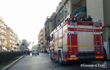 Trani, porta bloccata in casa: pericolo prontamente sventato in piazza Martiri di via Fani