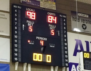 Un pivot non c'è e Di Loreto non basta: Cerignola (98-84) stoppa la serie della Juve Trani