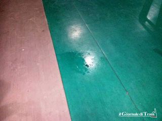 FOTO. Palaferrante freddo e bucato, lettera aperta dei tifosi dell'Aquila azzurra al sindaco di Trani