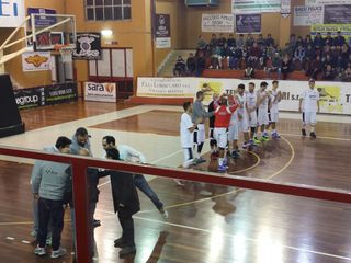 La Juve Trani le tenta tutte, ma Vieste tiene e passa: 81-86