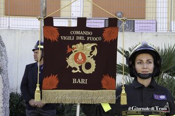 Santa Barbara, una delegazione di alunni di Trani alla festa dei Vigili del fuoco di Bari