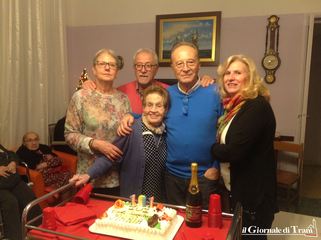 Nonna Maria Pisicchio ieri ha compiuto centouno anni: una delle più longeve di Trani