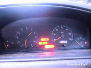 Amet mette in vendita due furgoni: 1500 euro ciascuno. Chi li acquistasse, dovrà subito andare alla revisione