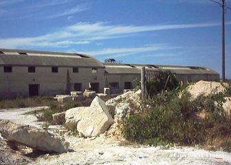 Stravolsero ponente scaricando pietre in mare. Per farsi risarcire, il Comune di Trani cambia avvocato: incarico a de Feudis