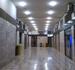 Non luci di Natale, ma di chi ha smesso di litigare: la galleria di Trani, finalmente, è tutta illuminata