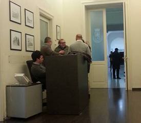 Comune di Trani, con il cenone già in tavola consiglieri in coda per le carte del consiglio comunale: in ballo, il destino dell'Amiu