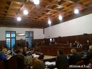 Consiglio Trani, niente numero legale al primo appello. Nuova chiamata alle 10