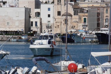 Scattato a Trani l'allarme per un'esercitazione antincendio di un'imbarcazione da diporto