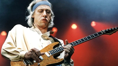 Stasera al Santo Graal di Trani la musica di Mark Knopfler e Dire Straits con gli 