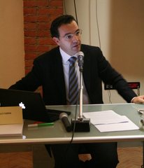 Oggi, a La biblioteca di Babele di Trani, presentazione del libro di Paolo Farina