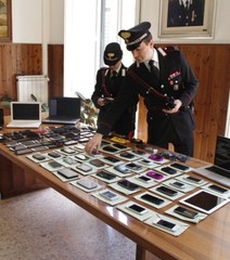 Ricettazione di telefonini, a Gallipoli finisce nei guai anche un 20enne di Trani