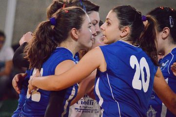 VIDEO. L'Aquila azzurra Trani alla pari della capolista Manfredonia per un set. Chieppa: «Possiamo ancora raggiungere i playout»