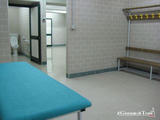 Docce fredde? Gli arbitri non perdonerebbero: quasi 30mila euro di lavori urgenti allo stadio di Trani per nuove tubazioni volanti