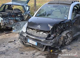 Incidente frontale sull'Andria-Bisceglie in territorio di Trani: due feriti gravi