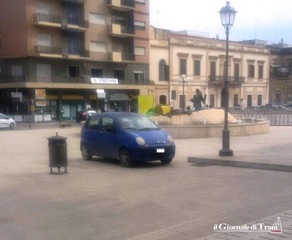 Auto sul solaio: Trani, «inaugurato» così il parcheggio interrato di piazza XX Settembre