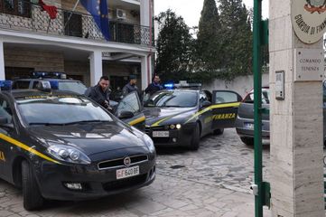 Migliaia di litri d'alcool di contrabbando sequestrati a Foggia: fra i denunciati, anche un 50enne di Trani