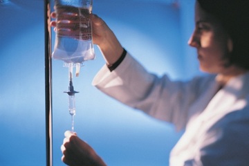 Due proiettili ed una «flebo»: al polso di Trani i sintomi del degrado da individualismo sfrenato