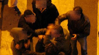 Con la moto sul marciapiede nel centro di Trani: urta pedone, cade e scoppia la rissa: tanta gente, nessuno fa nulla