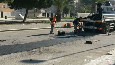 AGGIORNATO. Strade di Trani, al via i lavori di ripristino. Bottaro: «Siamo partiti dalle periferie»