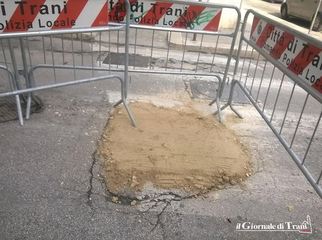 Trani, colmata la voragine in via de Roggiero, disagi per la circolazione