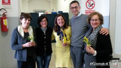 Giornata della donna, Bottaro e Ciliento consegnano le mimose alle dipendenti del Comune di Trani