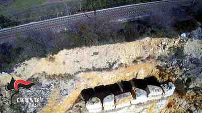 AGGIORNATO CON VIDEO. Cave coltivate fra Trani e Bisceglie ad un passo dalla ferrovia: dieci denunce. Pericoli per la sicurezza dei convogli