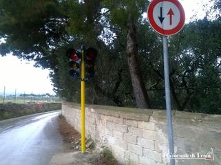 Sicurezza stradale a Trani, entra in azione il semaforo alla strettoia di via Duchessa d'Andria