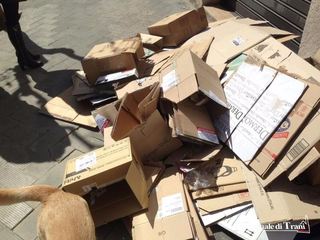 «Cartoni animati» sul corso di Trani, ma c'è poco da ridere e molto di incivile