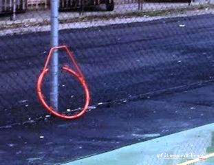 Trani, via Gisotti: rotto anche l'altro canestro. Fine del divertimento, fino a nuovo ordine