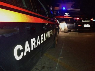 AGGIORNATO. Ancora una rissa nelle strade della movida di Trani, ma in via Lagalante si è giunti anche a sparare: colpo deviato da uno dei due contendenti