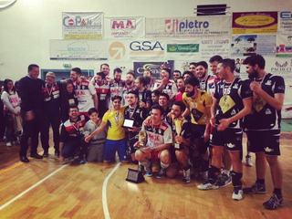 Trani ci spera fino in fondo, ma cede la Coppa Puglia a Valenzano: battuta in rimonta 3-2, ma alla fine si festeggia insieme