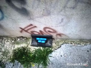 Erogatori di esche per topi, troppi quelli rotti in giro per Trani. Amiu assicura: «Manutenzioni costanti»