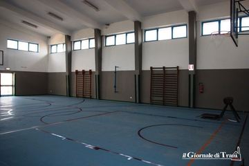 Consiglio comunale, le palestre scolastiche di Trani adesso sono «di tutti». Giostra di emendamenti approvati e, soprattutto, respinti