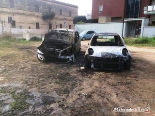 Auto in fiamme nella notte in via delle Tufare: a quel terreno, fino a pochi mesi fa, non si accedeva