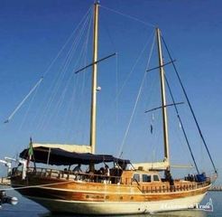 «Il caicco deve lasciare il porto di Trani». Sgombero forzato con trasporto a Molfetta: spesa in danno, 10mila euro