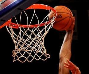 La Juve Trani perde due giocatori, testa e partita: Manfredonia ringrazia e vince 99-90. Playoff, lotta con Bari e Cerignola