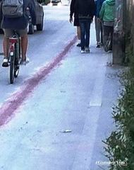 Trani, la fibra ottica al posto dei paletti: alla strettoia di via Pozzopiano il pericolo è di nuovo in agguato