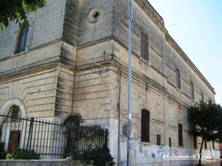 Di Lernia: «La casa di riposo di Trani sarà un centro diurno». Ex dipendenti: quattro a Spinazzola, due ancora fermi