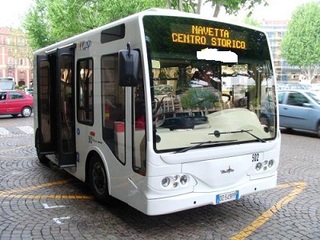 Aree di sosta e bus navetta pro centro storico di Trani, entusiasti Cirillo, Loconte e Capone: «Ed è solo l'inizio»