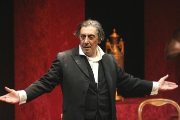 Spettacolo: questa sera, al Dino Risi di Trani, c'è Flavio Bucci