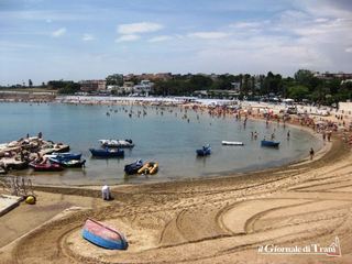 Spiagge di Trani, Bottaro: «Attendiamo soluzioni migliori delle nostre. La cabina sul mare resterà, le transenne cementificate no»