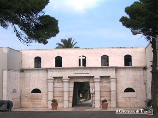 Cimitero, Trani a capo denuncia presunte irregolarità sull'ampliamento di una cappella