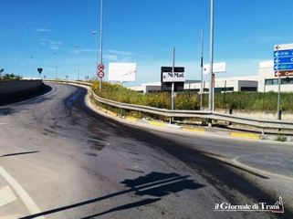 Veicolo perde olio: chiuso un senso di marcia del cavalcavia di via Papa Giovanni XXIII