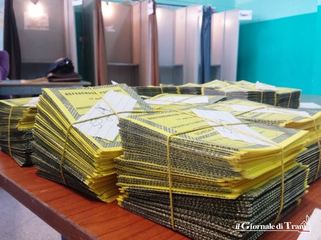 Referendum, chiamati al voto quasi 45mila cittadini di Trani. Novantanove schede in meno in una sezione, presidente scortato per ritirarne altre