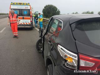 AGGIORNATO.Trani, auto fuori strada in zona Boccadoro. Ferito il conducente