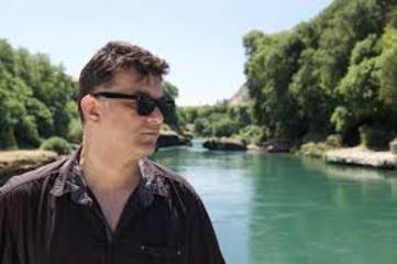 Un'altra scommessa di Trani nel cinema: al Festival europeo di Lecce, Lucio De Candia presenta «Balkan blues»