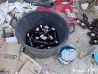 Arriva il Crocifisso, a Trani pulizia radicale di Amiu presso baia e monastero: decine di bottiglie di birra nascoste sotto la sabbia